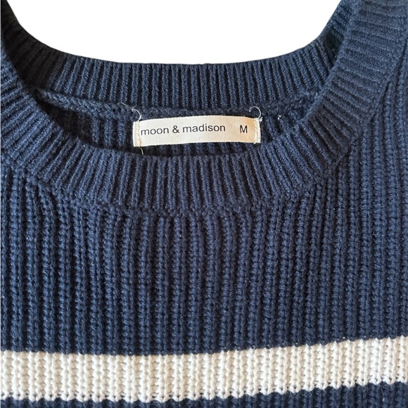 NWOT Moon & Madison Blue and White Striped Knit Sweater Shirt Medium - Picture 5 of 12